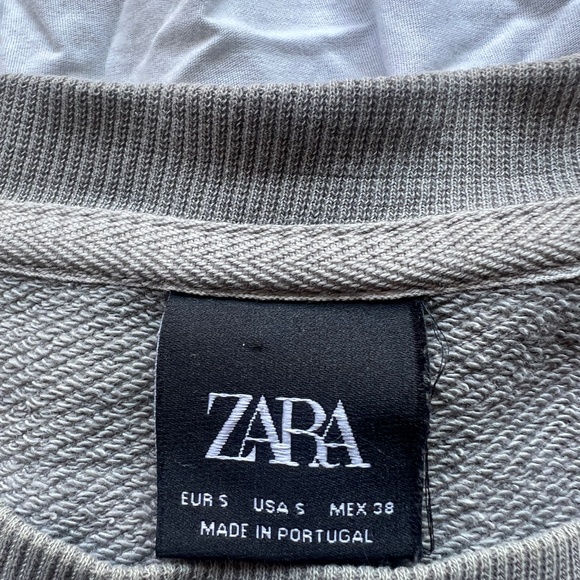 Sweatshirt - Picture 1 of 2